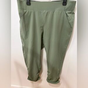 Reel Legends Army Green Athletic Wear Capris Size Large